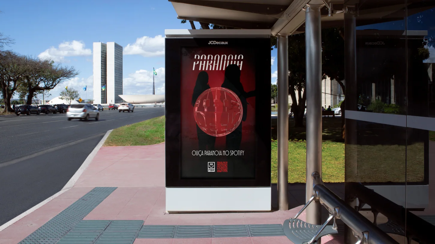 Proposta de anúncio do projeto Paranoia em mobiliário urbano
